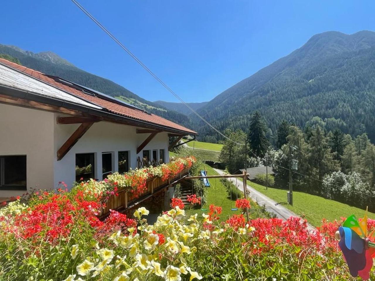 Appartamento Martlerhof Urlaub Auf Dem Bauernhof Campo di Trens Esterno foto